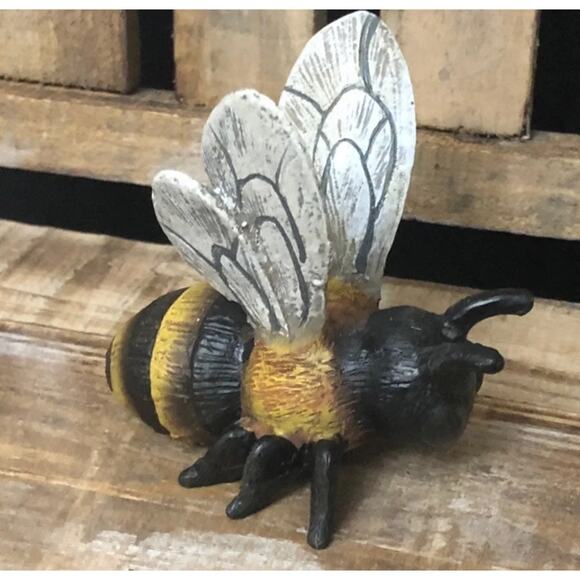 Set of 2 Realistic Resin Bumblebee Figures Honey Bee Bumble Bee New Bees - Picture 3 of 3